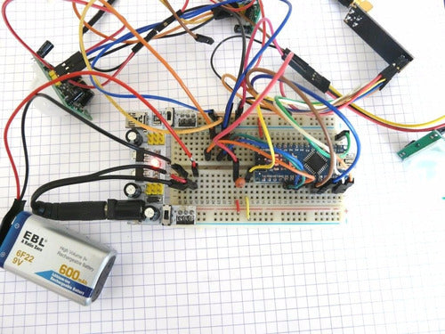 Fuente de poder 5Vdc y 3,3Vdc apilable sobre Protoboard